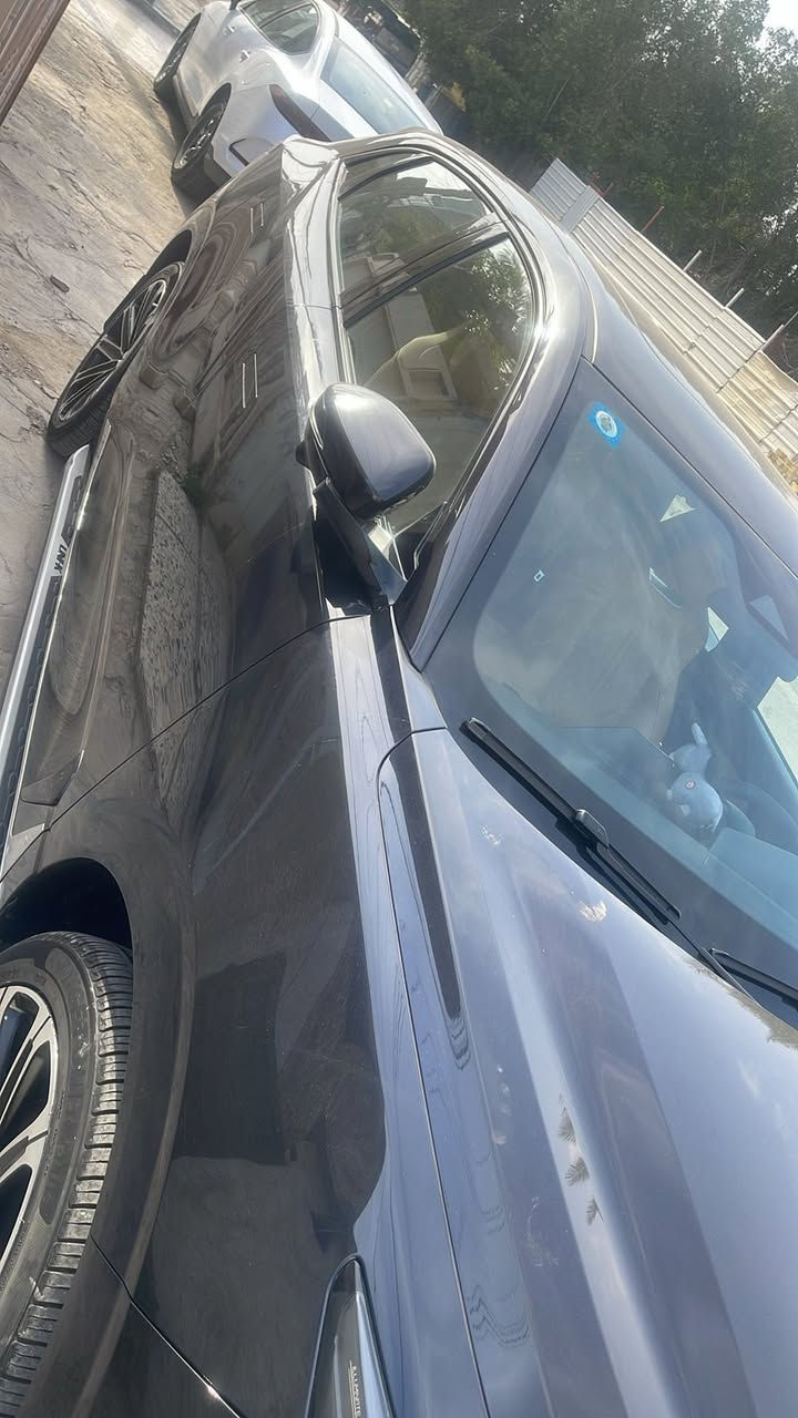 يوني كي 2022 ضمان البخيت
ماشيه 41 فول مواصفات عليها اضافات مكفوله عده طعجه بالصندوك على كد شبر مصبوغ والباقي على وضع الشركه السعر ب30مليون وبيها مجال ***********
