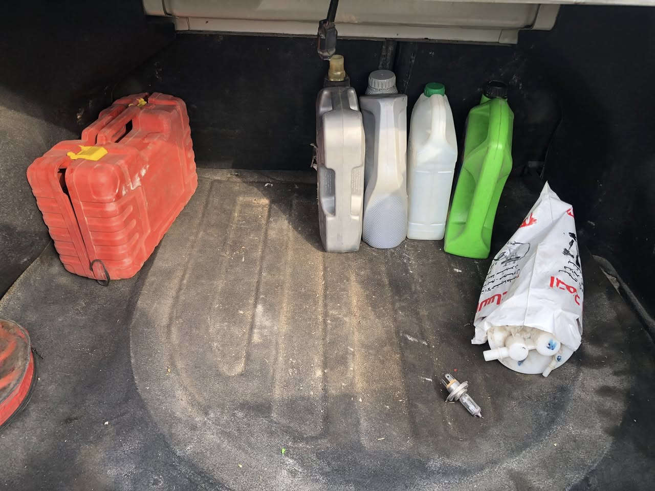 اكسنت للبيع موديل 17 وارد امريكي السيارة بدون صبغ بيها طخات بصيطة اموضحة السيارة بسمي مكينة 1600 gdi  تدفئه تبريد شغالات صدر جديد كير مكينة جدد تخم يايرات قبل ٣اشهر شادهن عنواني بغداد العطيفية الاولى قرب مستشفى الكرخ ***********
