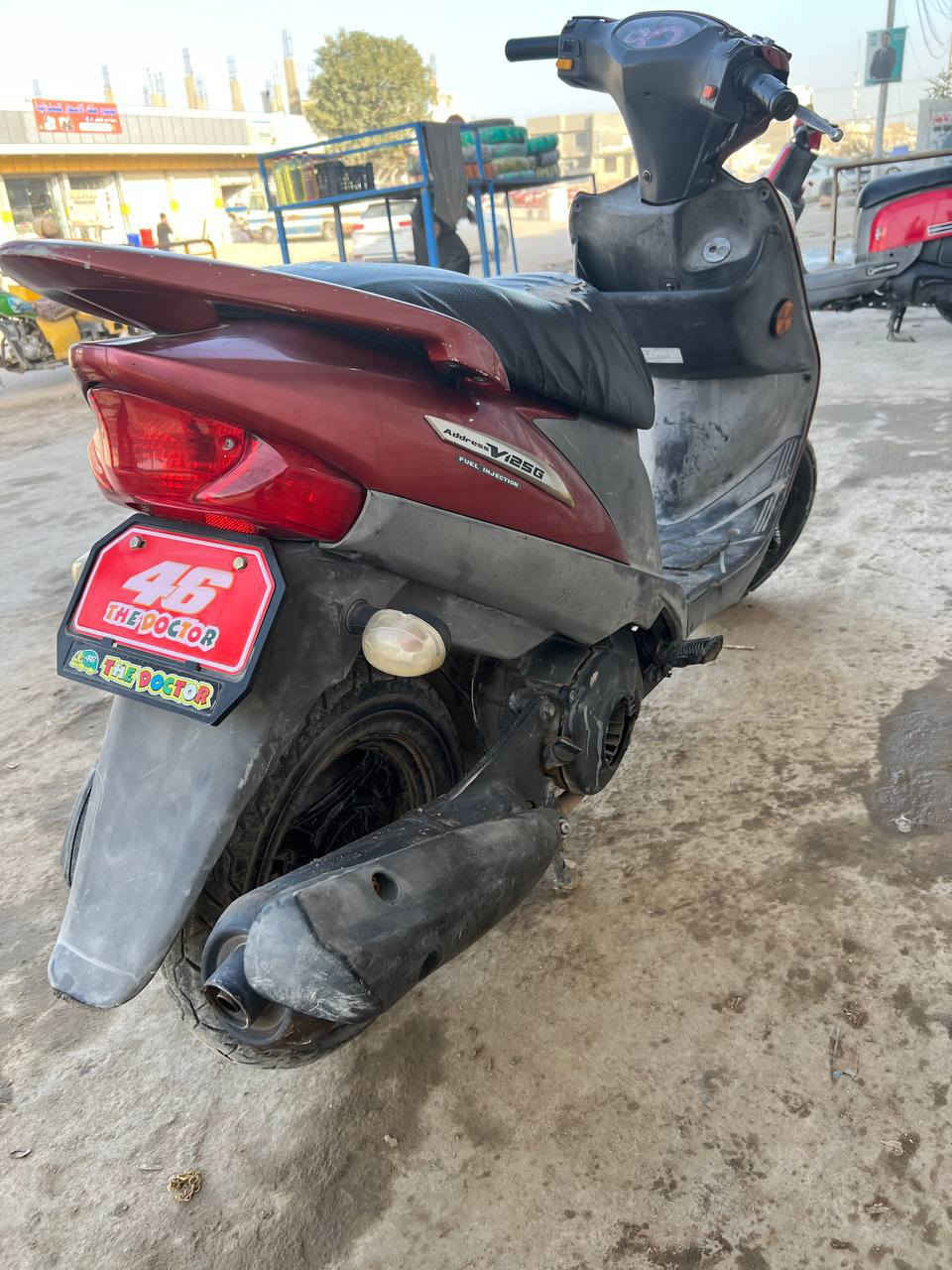 عليكم دراجه ساسوكي حديثه نوزل سرعته 140دراجه بلاديه شغاله نكره سلف كهربائيات شغاله مكينه ناعمه وحلوه شلعه ومعدل فول  دراجه نضيفه وحلوه سعره 350وبيه مجال بسيط حك جيه مكاني حله ابو خستاوي وهاذه رقمي ***********
