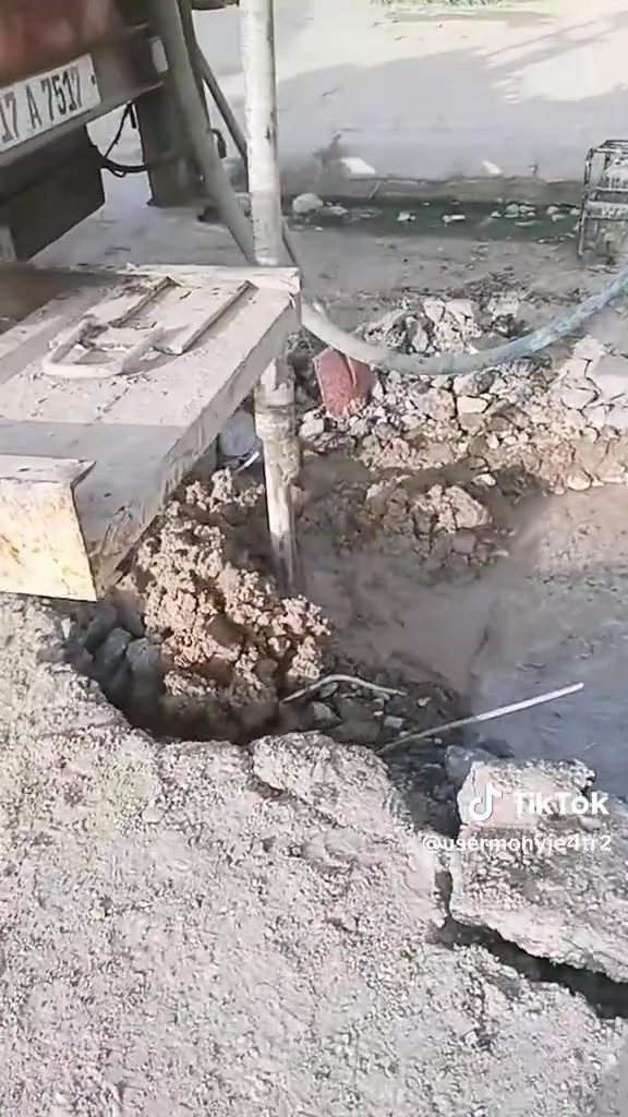 ***********
***********
لحفر الابار الارتوازيه
يعلن عن حفر الابار بكافة الاحجام
غسل وتنشيف الابار 
حفر الركائز
حفر النقاط 
حفر وفحص التربه
وعمل كافه المقاولات العامه
نعمل في كافه محافضات العراق
دقه في العمل وسرعه في الانجاز
