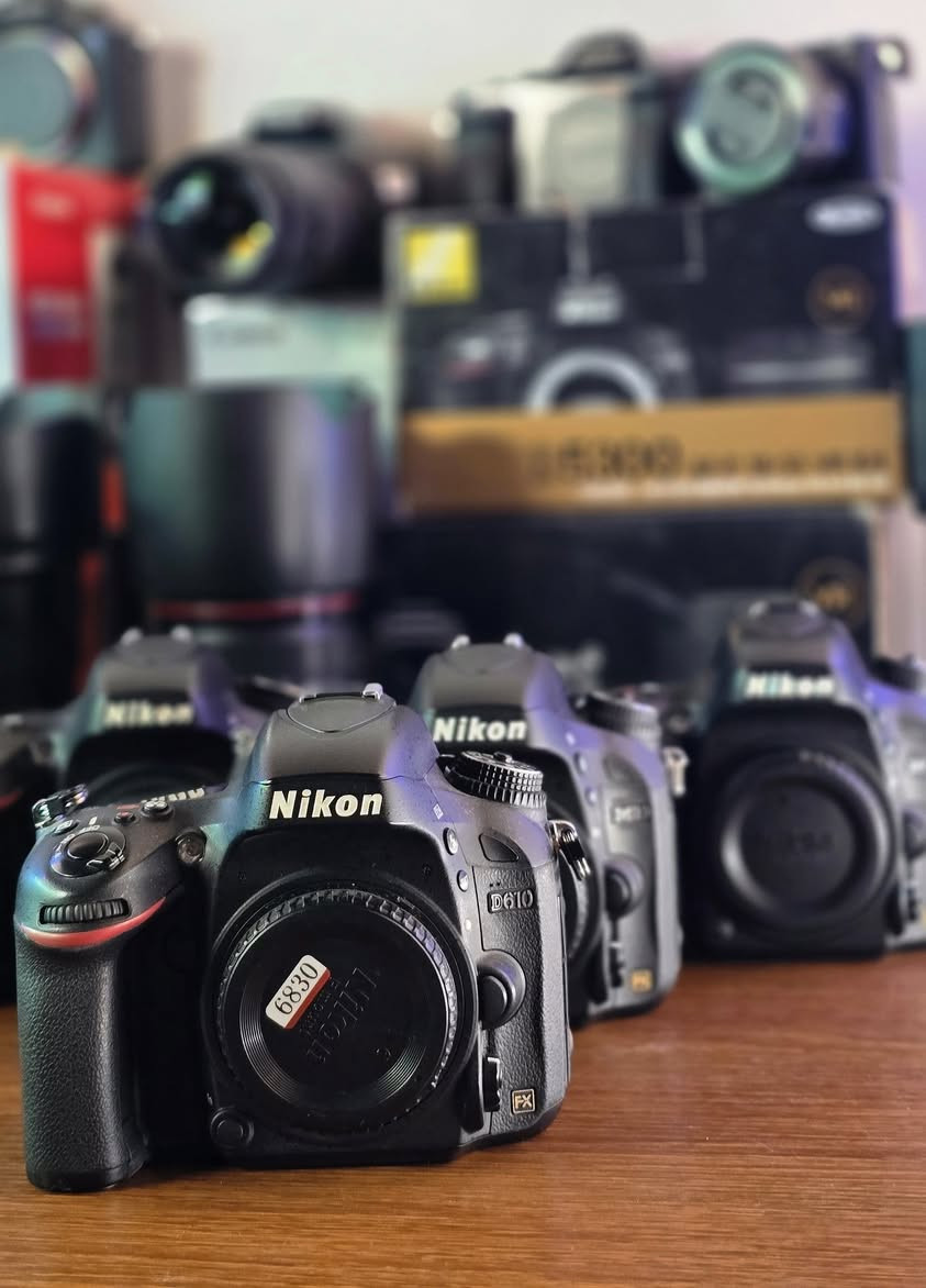 📸 توفرت مجموعة كاميرات 
NIKON D610 
فول فريم ✅️
24 ميگابكسل ✅️
فيديو Full HD 1080p✅️
فتحتين ميموري SD✅️
ISO من 100 لحد 6400 ويصعد لحد 25600 ✅️
شتر قليل جدا ✅️
ضمان ✅️
حقيبة✅️
رام✅️
حزام✅️
بطارية اصلية✅️
شاحنة اصلية✅️
سعر 650 الاف 
أسعار مميزة 🔥 وعروض مستمرة على تشكيلة من الكاميرات، العدسات، والملحقات 🎥🎯
🚚 توصيل متاح لكل محافظات العراق
📩 للحجز والاستفسار
راسلنا عالخاص أو واتساب
📞 ***********

