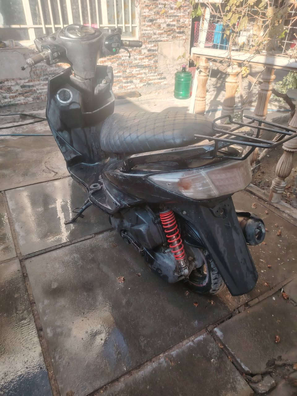 السلام عليكم
سكنس فحل للبيع دراجه طافيه ماعرف اشبيه تجي تحمل وتروح. السعر 250 وبيها مجال *********** مكاني سلاميات.
