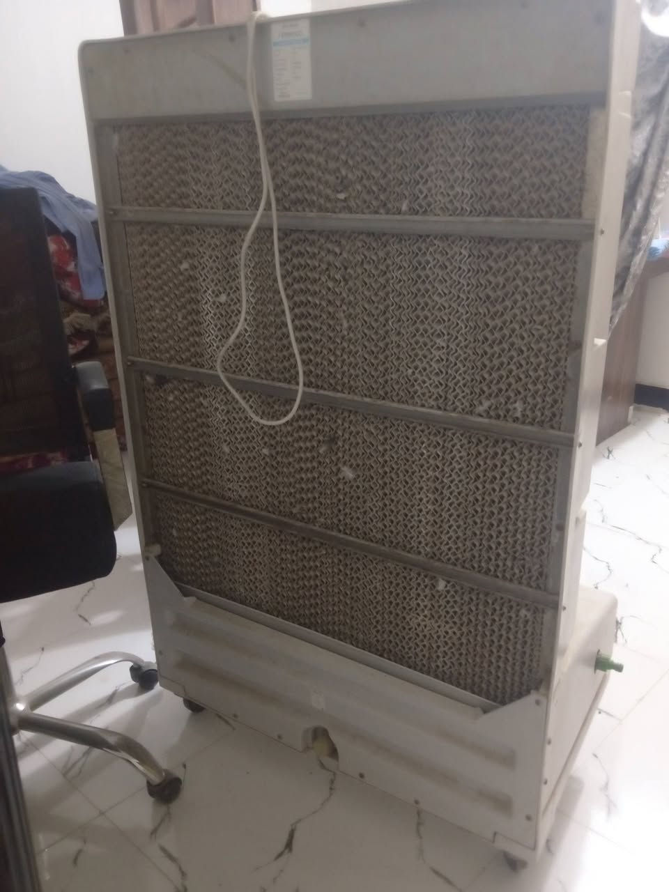 كنفيره استخدام موسم واحد فقط ومتروكه جديده نضافه 90 بلميه حجم الكبير سعرها 250 وبيها مجال مكاني الضباط ***********
