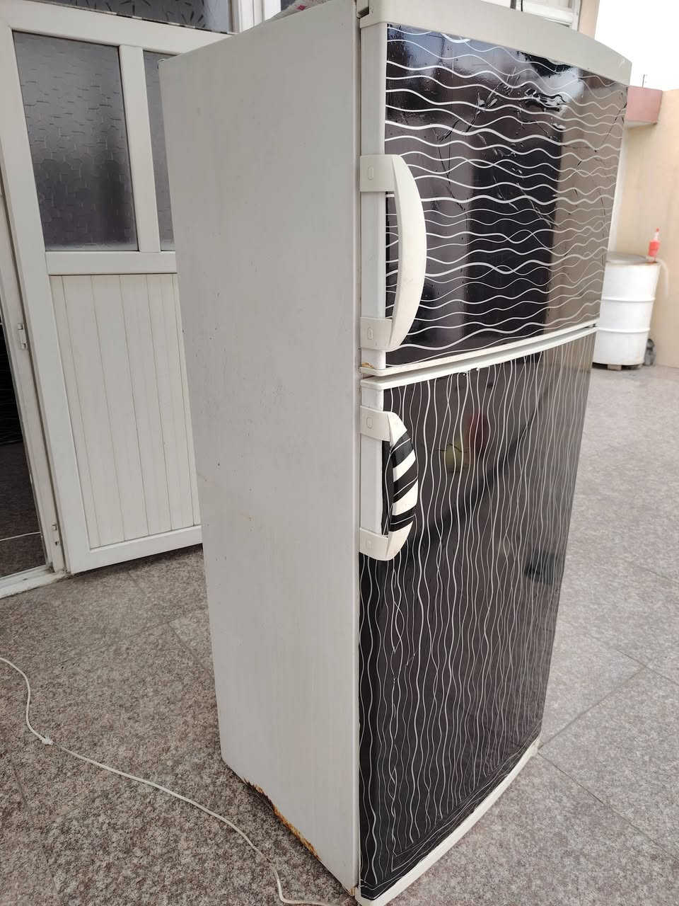 ثلاجه نوعيه قديمه باب اول 18 قدم نظيفه
كانت شغاله كلشي ما بيها
وهسه طفت ما تشتغل..؟
اابيعك علئ وضعيتها فحم
مكاني الايسر حي التاميم
***********
ادفع سعر او خابرني او راسلني
