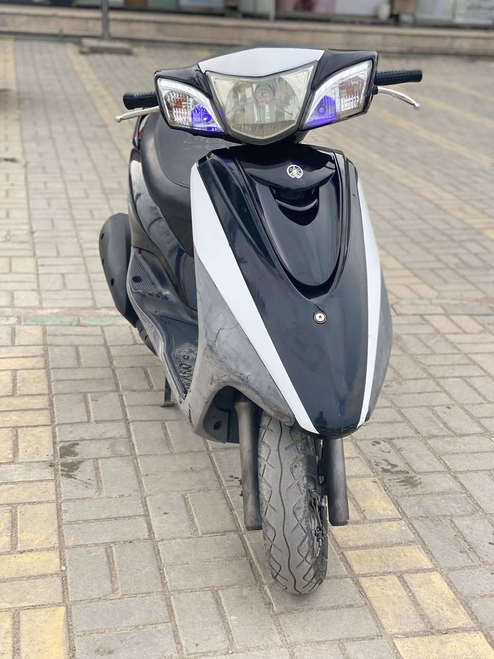 سلام عليكم
للبيع دراجه بريز ببغاء ياباني نوزل خطين 
دراجه جديده مال رمبه ما صار شهرين من طالعه من المعرض دراجه مكفوله كفاله عامه اذا مكينه مفتوحه او كفر امبدل تاخذهه بلاش دراجه بعدهه عل بلاد اي شي ما ناقصهه كهربائيات كلهه شغاله ربع متصرف عليهه 
السعر ( مليون ) او بيهه مجال شي بسيط العنوان بغداد الدوره للاتصال *********** متوفر واتساب 
ملاحظه ( المو شراي لا يكسر بحلال العالم )
