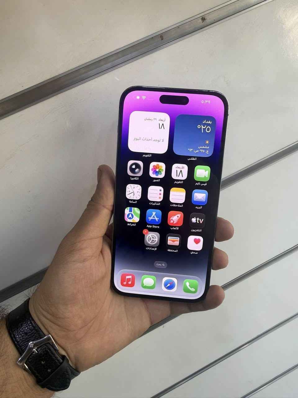 السلام عليكم 14 برو ماكس ذاكره 256 بطاريه100‎%‎ مبدل شاشه ومبدل بطاريه الجهاز مقفول من كلشي السعر 450الف قفل عنواني بغداد التراث قرب تقاطع درويش ***********
