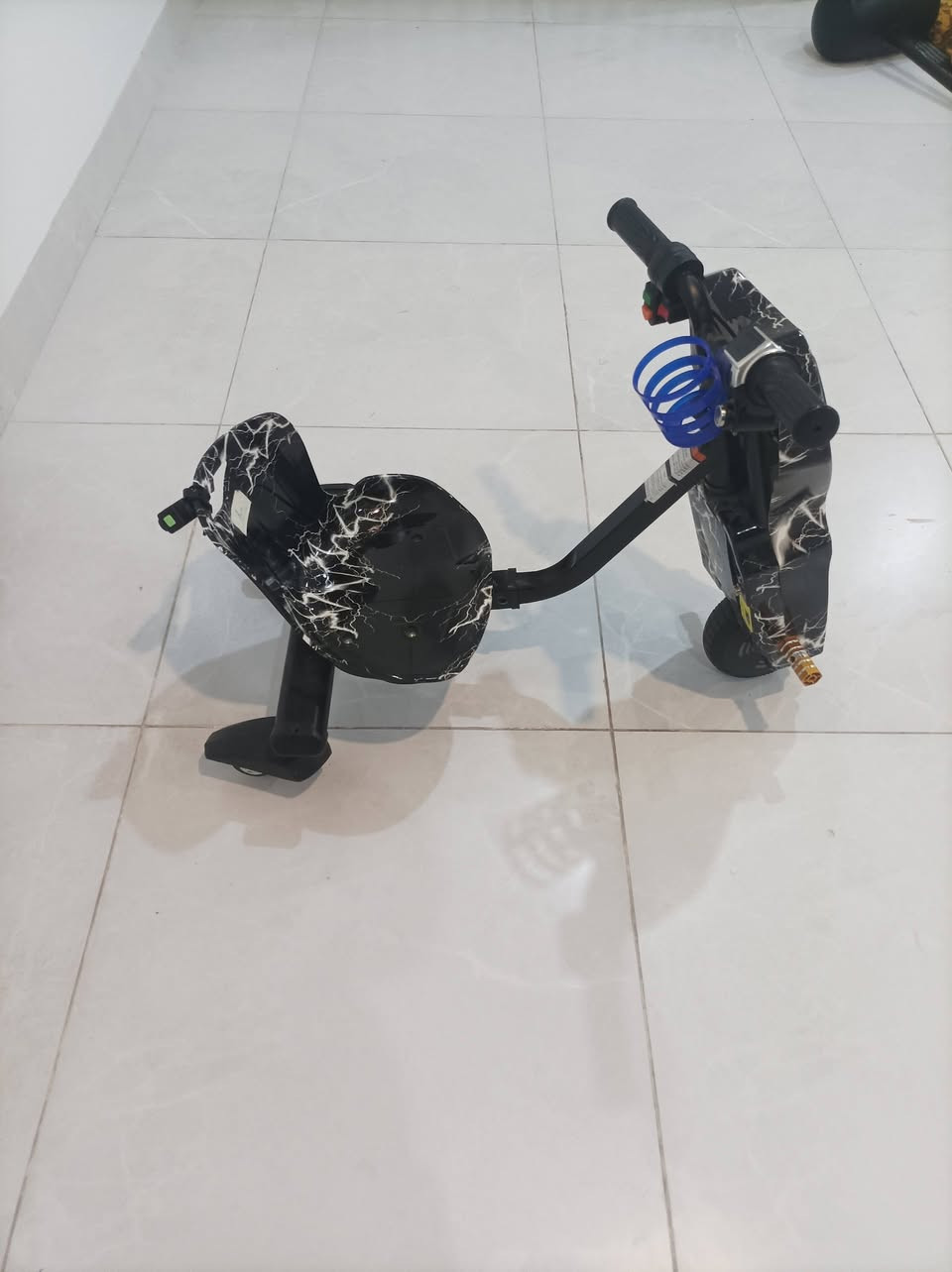 دراجة شحن درفت
الدراجة جديدة لوك 

فوول مواصفات يمشي ٢٥ و هورن ووبریك و بلوتوث

اللون اسود بلادي 

السعر 135 ويا الشاحن و قاعدة مطارة

***********
