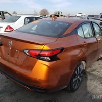 نيسان فيرسا موديل 2020 ضربتها واضحة بالجاملغ والباب  بيها بارد بالصندو...