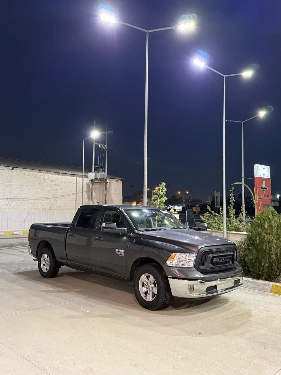 2023 تو ويل محرك 8 سلندر ماشيه 13 فقط
باب طويل بدي طويل 
حادثها واضح بالصور و بيها ٣ قطع كلير امريكا سعر 195 بدون رقم للبيع او مراوس مكاني كركوك
