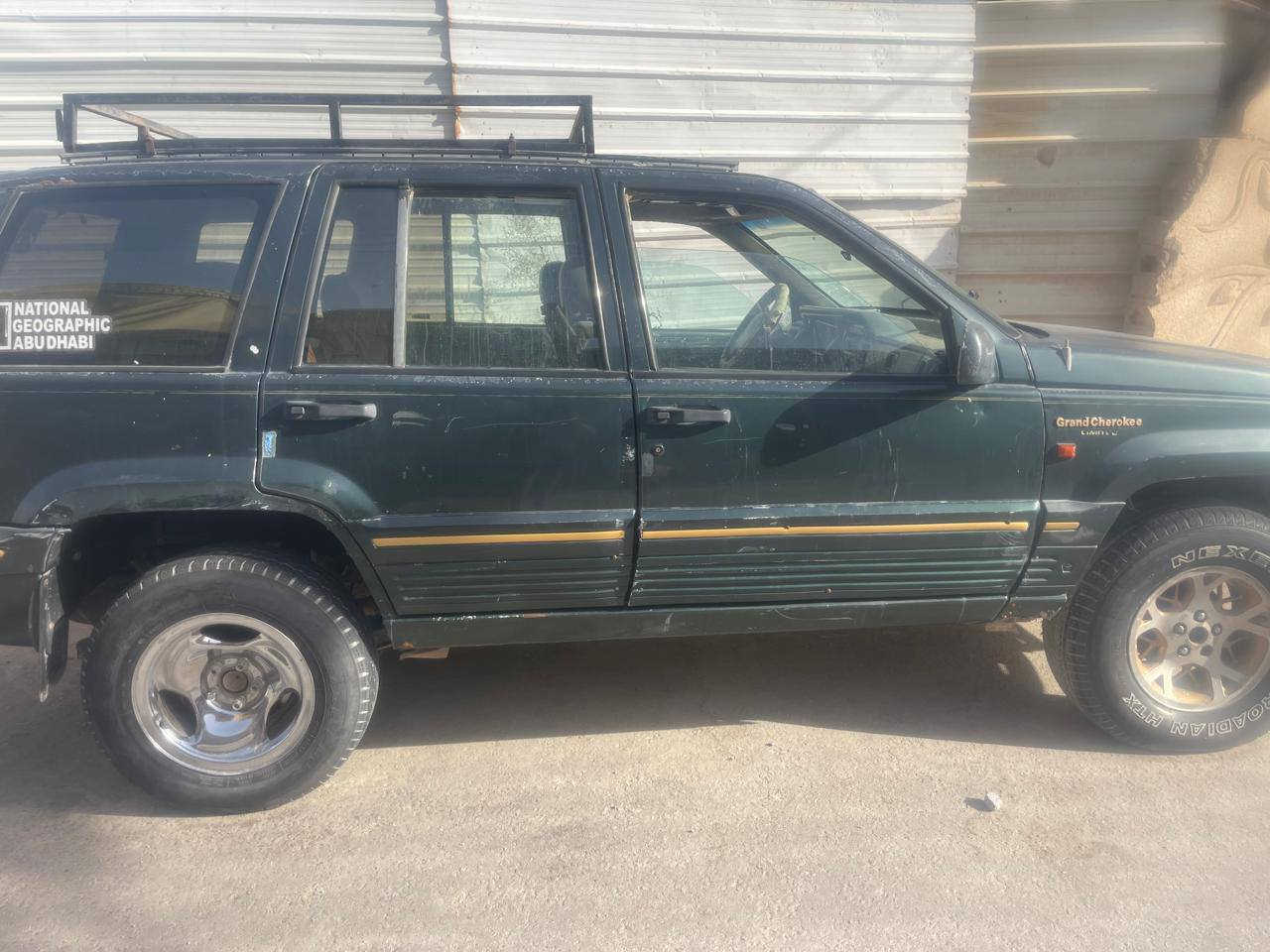 سيارة جيب شيروكي مديل 1994 سيارة عوزهه بس حدادة محرك وگيربطة بجيس رقمها كركوك مداور مشروع وطني باي مكان تحول راعيهه بل دوانية موجود سنوية مامنتهية السعر20 وبيهه مجال للتواصل على هذا الرقم ***********
