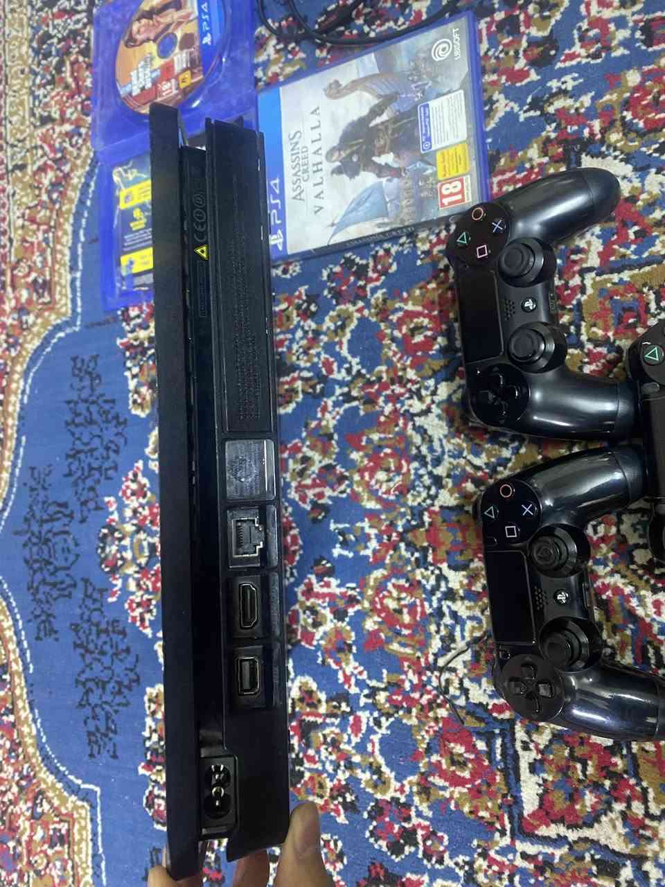 بلي فور سلم نضيف اونلاين تحديث الاخير مساحته ٥٠٠ يجي وياه قرصين و ٣ جوستكات اصليه و البلي نضيف و ممفوتح ابد وما يحمه . مشاكله ❎ متكدر اتفوت القرص التريده اله ويه تشغيل الجهاز و هذا شي ميأثر باللعب +اكو جوستك واحد الكير خربان تكدر تنضفه او تبدل الكير بسعر رخيص يم اي ابو صيانه ..السعر 200الف مكان بغداد للاستفسار خاص 👍🏻


**إذا كنت صاحب هذا الإعلان وتريد حذفه لأي سبب، رجاءا أرسل رسالة إلى الدعم الفني**