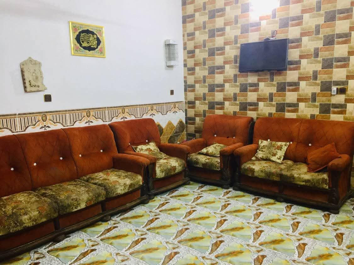 السلام عليكم اخوان دار للبيع ٢٠٠ م منطقه الاصلاح شارع جامع الامام علي  الاستفسار عل   ***********
