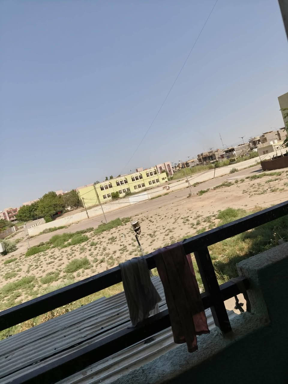 شقه طابق ثاني فئة Aقسط شهري 214 وتكدر تخفظ القسط الى140الف مساحتها 150متر على الشارع تحتوي 3غرف نوم صالة 7×4 كليدور مطبخ مع مخزن صحيات عدد 2ممر طول 56متر بالكونات عدد 3 الشقة نظيفة جدا جداً السعر للاستفسار على الرقم *********** 
عنوان زين القوس مجمع الشهيدة اسراء مقابل مستشفى التركي مقابل مجمع الرواد
