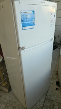 ثلاجه للبيع السعر ٧٠  07723486359