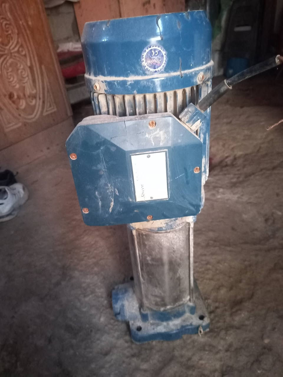 سلام عليكم ماطور عمودي البيع ٤ حصان *********** ***********
