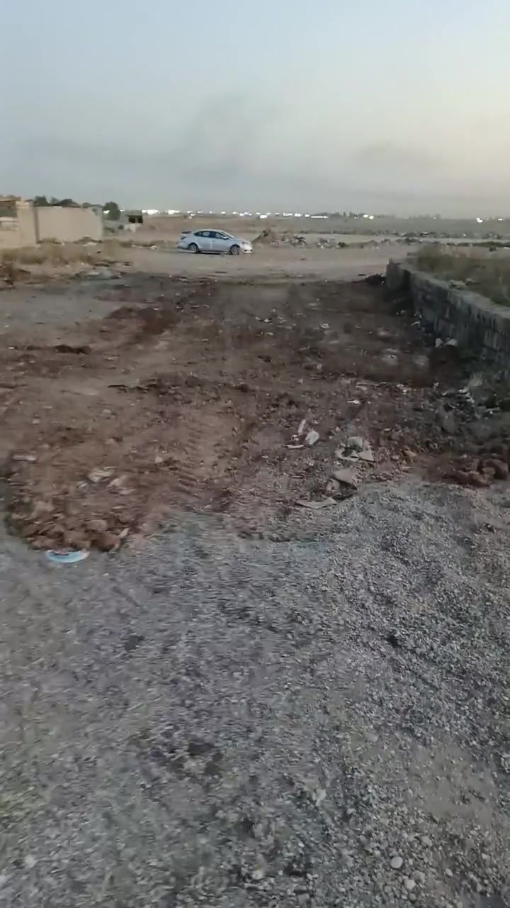 السلام عليكم قطعة ارض زراعي للبيع المساحة 200 متر 10 × 20
الموقع كوباني السايدين الجديدة تعبر مزرعة اركان المساري بفرعين  
السعر 15 مليون وبيها مجال بسيط
للاستفسار ***********
