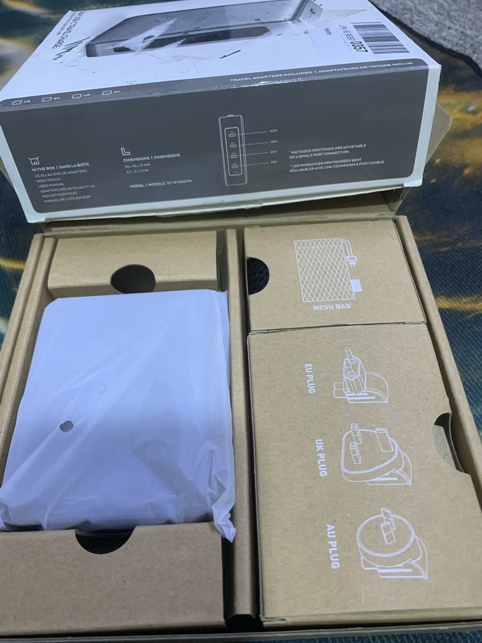 شاحن موبايل 145 واط . تكدر تركبها ع جميع نقط الكهرباء 
تاخذها ظل تدعيلي مدا حياتك .
السعر 45 الف 
***********
