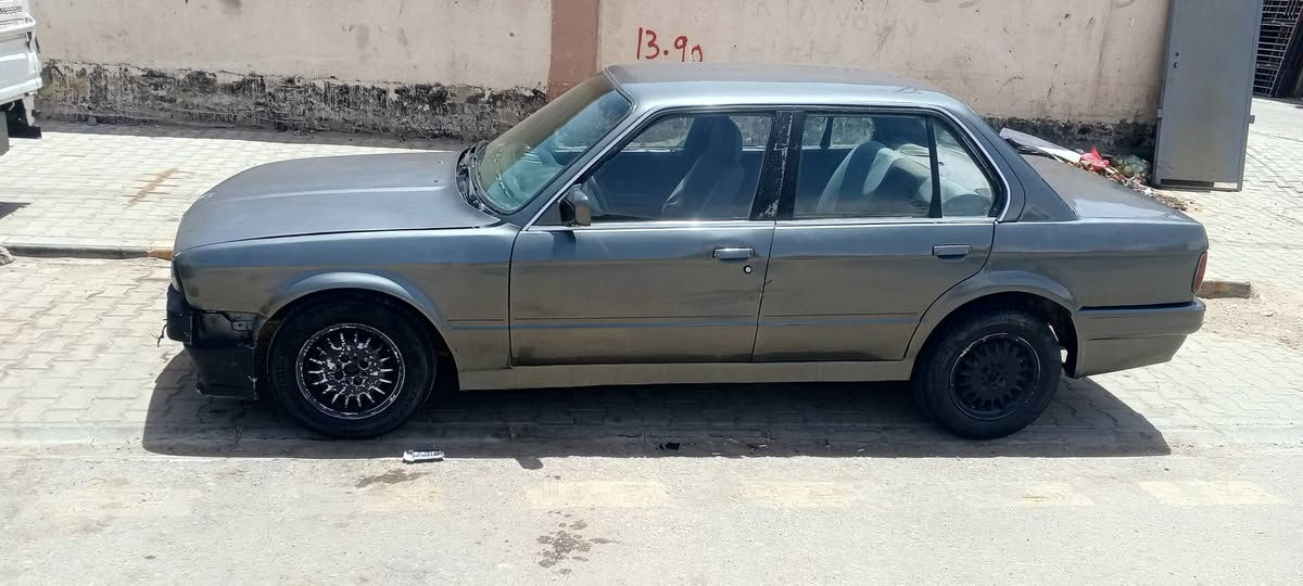 سلام عليكم من رخصة مدير لكروب 
للبيع سياره بي ام زعره نجف 
السياره عايزه مشط و حداديه ومحركها بي براص 
ماندل راعيها ولا واصله كشرها كدام عينك نضيف السعر ١٩ وبيها مجال للطيبين حك الجيه رقم الهاتف ***********
