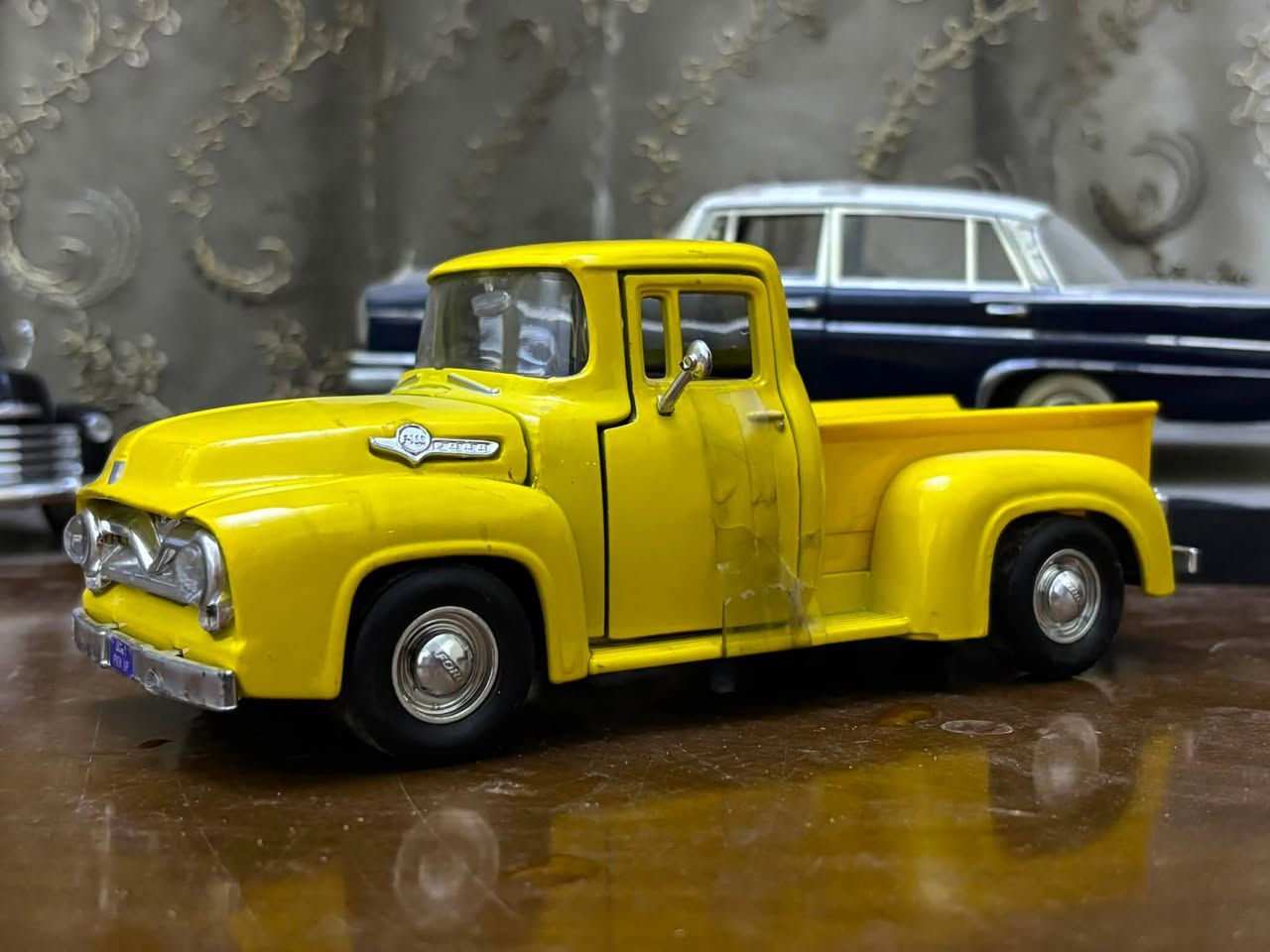 1955 Ford Pick-up 
 
.
.
.

أنتجت هذه القطعة بواسطة شركة MotorMax 

حجم 1:24

السعر 18 الف 

تواصل على الرقم ***********
