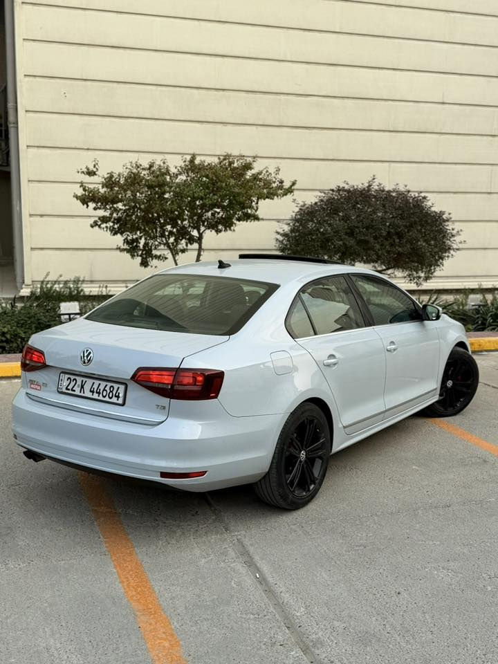 فولكس فاكن جيتا [ jetta ] 
 اعلى مواصفات 🔥
الموديل: [ 2017 ]
المحرك: [ 1800 / تيربو ] المرغووب ⚠️
الگير: [ اوتو ]
الممشى: [ 97 الف ميل ]
اللون : [ سموك - مميز ]
الحالة: [ السيارة كفالة عدا بارد في هلال الجاملغ فقط فقط ]

السعر .. [ 15,500$ - بيها مجال بسيط ] ✅

[ الـــــمـــواصــفـــــات ]

سلايد روف , شاشة كبيرة , كاميرا , كشنات جلد تدفئة , كاميرا , 

رقم اربيل : [ باسمي تحويل مباشر ] ⁉️

الموقع: [ بغداد - حي العدل ] 📍

للتواصل واتس اب او اتصال : [ *********** ]

#جيتا #gti #فولكس_واكن
