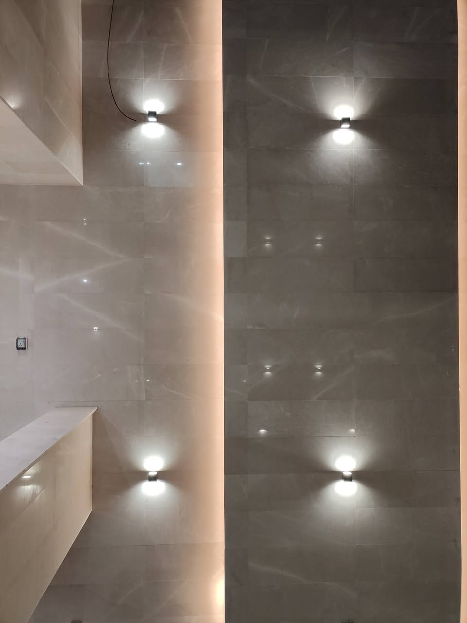 ⚡ تم تنفيذ وتم تقفيل الأعمال الكهربائية بالكامل ⚡
تم تقفيل منزل سكني عماري
📐 المساحة: 300م² ثلاث طوابق
وبمواصفات عالية وتنفيذ محسوب من الألف للياء.
العمل: بغداد/ اليرموك 

🛑 ملاحظة مهمة:
العمل يعتمد على الجودة والدقة وليس على السعر، لأن الكهرباء أمان وعمر مو مجرد تكلفة.

🏠 يتكون المنزل من:
6 غرف
3 صالات
3 مطابخ
🔌 تفاصيل العمل:
سويتشات أصلية Next Light
إنارة Next Light / أوبل (Opel) /  رندة Thomas /Randaتوماس 
سبالت عدد 13
مالتي سويتش ( 8 خط ) عدد 2 بواقع 16 ريسيفر
منظومة كاميرات مراقبة عدد 16 كاميرا
منظومة انتركم عدد 3
شبكة إنترنت ونقاط داتا موزعة بدقة حسب الاستخدام
💪 تنفيذ العمل بواسطة كادر الماستر لتأسيسات كهربائية وبوردات السيطرة
✔️ شغل عماري مو تجاري
✔️ توزيع أحمال مدروس
✔️ ترتيب، نظافة، وتسليم بدون ملاحظات
📞 للتنفيذ والاستفسار 
***********
إذا تريد كهرباء تعيش وياك سنين بدون مشاكل
لا تدور هواي… هذا عنوانها ⚡💪
اللي يريد الأرخص… مو إحنا
واللي يريد الصح… إحنا عنوانه ⚡💪
