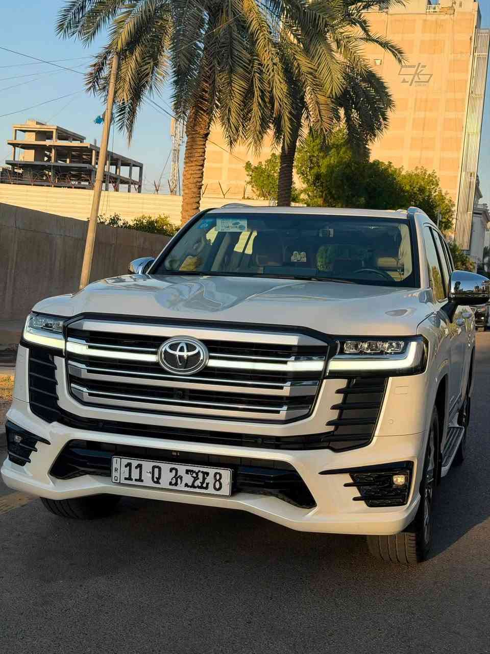 تويوتا لاندكروز 2025 Vx plus
رقم بغداد وكالة ساس ضمان تويوتا العراق
مكفوله كفالة عامة

المواصفات:
* موديل: 2025
* فئة: VX
* اللون: أبيض لؤلؤي
* ممشى: 16،000 كم
* شركة ساز
* كفالة عامة
* السيارة باسمي
* رادار أمامي مانع للاصطدام
* نظام الكبح التلقائي قبل الاصطدام
* مثبت سرعة راداري متكيف
* الإضاءة العالية الأوتوماتيكية
* رادار النقطة العمياء (Blind Spot Monitor)
* تنبيه حركة المرور الخلفية (Rear Cross Traffic Alert)
التجهيزات الخارجية:
* سانروف كهربائي
* كاميرات محيطية 360°
* حساسات أمامية وخلفية
* باب خلفي كهربائي
* تشغيل ذكي (Smart Key) مع بصمة
* مرايا كهربائية مع طي أوتوماتيكي 
المقصورة الداخلية:
* فرش جلد فاخر
* مقاعد كهربائية
* 6 وضعيات تدليك (Massage) للمقاعد الأمامية
* تبريد وتدفئة للمقاعد الأمامية
* تبريد وتدفئة للمقاعد الخلفية
* ذاكرة لمقعد السائق
* مكيف أوتوماتيكي متعدد المناطق
التقنيات والترفيه:
* شاشة معلومات وترفيه كبيرة
* شاشة عدادات رقمية
* نظام صوتي فاخر JBL Premium
* شاحن لاسلكي
* Apple CarPlay وAndroid Auto
* منافذ USB متعددة
أنظمة القيادة:
* دبل إلكتروني
* قفل دفرنس
* Multi Terrain Select
* Crawl Control
* اختيار أنماط القيادة
 الموقع: بغداد
رقم صاحب سيارة ***********
