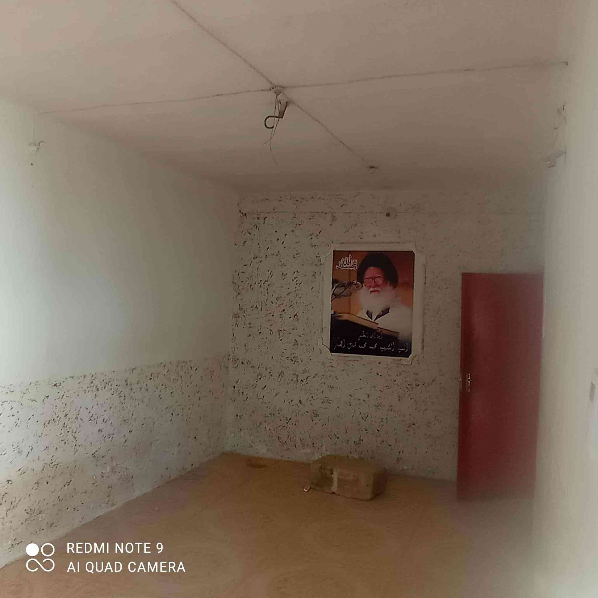 السلام عليكم
السلام عليكم دار للبيع او آجار طابو صرف مساحته 200م وجهة 10م نزله 20م مدور مباشر شارع 60  مكان حلو وخدمات فول تبليط ومجاري وكل شي متوفر يتكون بيت من براني وصاله ومطبخ و3غرف وصحيات دخليه وخارجه وكراج ومنور وحديقه اي ستفسار ع***********
