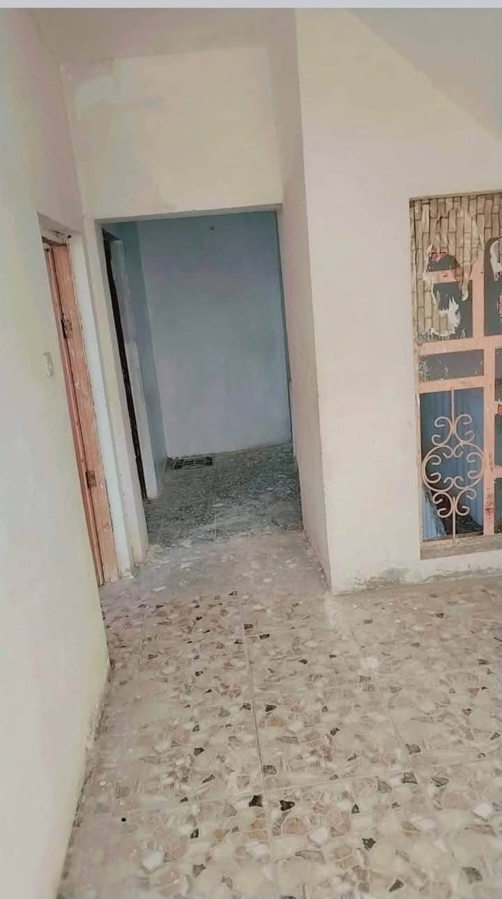 للبيع بيت  ٤ غرف نوم مدخلين ٣طوابق صطحين ركن في المخابرات واقع حال ٨٧ متر ركن في السند ٧٥ متر

النضيف وماجر قرب تقاطع الجريخي شارع الصيدليه

السعر ٧٨ مليون الاتصال ***********
