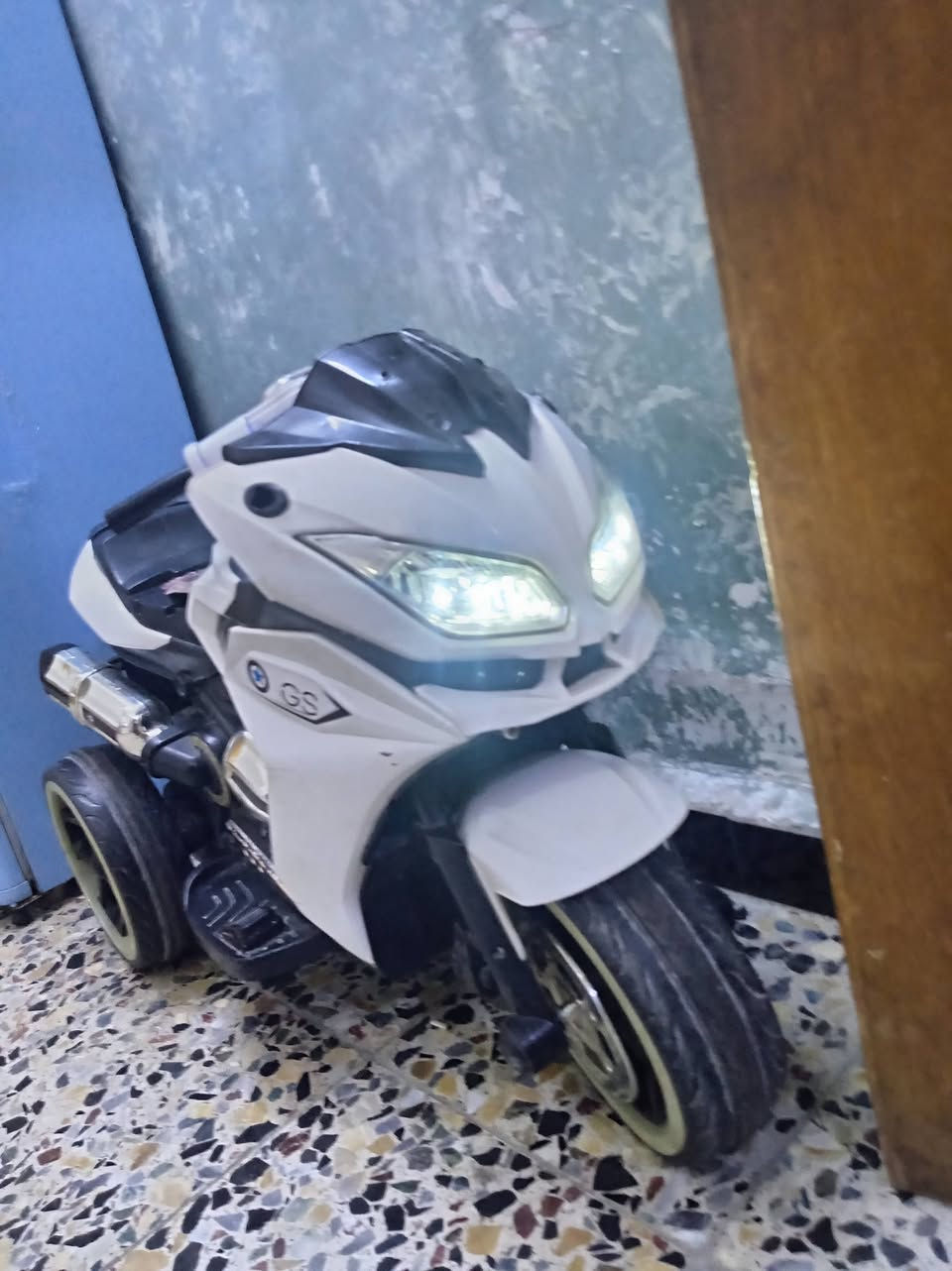دراجه أطفال كهربائي شحن للبيع سعر90بيها مجال قليل ***********
