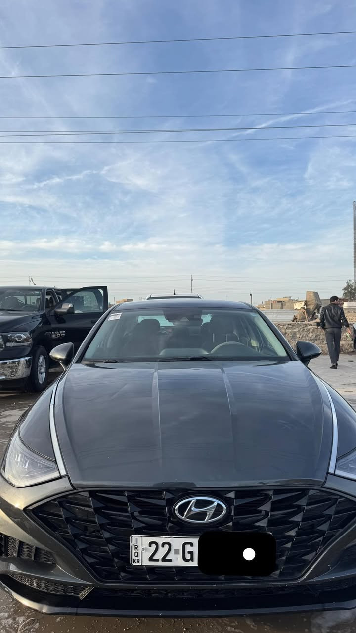 سوناتا. 2022 SEL
🔹 اللون: فيلي
🔹 المسافة:50,000 كم
🔹 المحرك: 2500 GDI
🔹 الگير : أوتوماتيك دگم 

الضرر (موضح بكل أمانة):
 • الجاملغ الأمامي مبدل نفسـه
 • الجاملغ الخلفي بارد فقط .
 • البنيد ربع بارد، مرشوش كامل لتوحيد اللون

المواصفات:
 • فول مواصفات ما عدا الفتحة والكشنات.
 • بصمة  (أبواب + تشغيل)
 • دخول ذكي
 • جنطة ذكية
 • LED نهاري
 • رادار 360 درجة
 • توقف آلي
 • أوتو هولد
 • 4 أنظمة قيادة
 • قيادة ذاتية
 • تحديد مسار
 • مؤشر طرق
 • كشنات كهرباء
 • سايد بريك دگمة

الحالة :
 • گير، محرك، لغود، شواصي كفالة
 • السيارة جاهزة ونظيفة كلش(حدادية جديدة -وتخم تايرات جديد -تدفئة وتبريد -شرط الفحص ) 
 • ماشية قليل واستخدام شخصي

السعر :- 165 $ وبيها مجال للشراي المو شراي لا يتصل 
للأستفسار :- ***********
