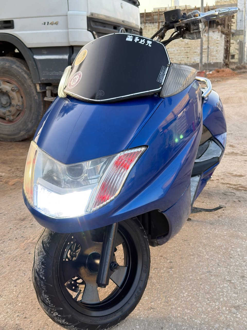 سلام عليكم ماكسام للبيع كفاله عامه 
محرك بلادي ماممدود عليه سبانه
ماشيه 15الف كفرات نضافه 95٪ 
السعر 1400 للستفسار ***********
