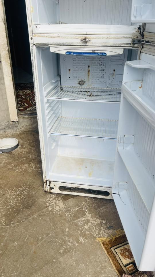 يالله من رخصه الادمن  اخوان ثلاجه نضيفه تجميد فول موطور وقازها مفول والكشر كدامكم الصور السعر 130 وبيها مجال للاستفسار خاص او الاتصال على رقم ***********
