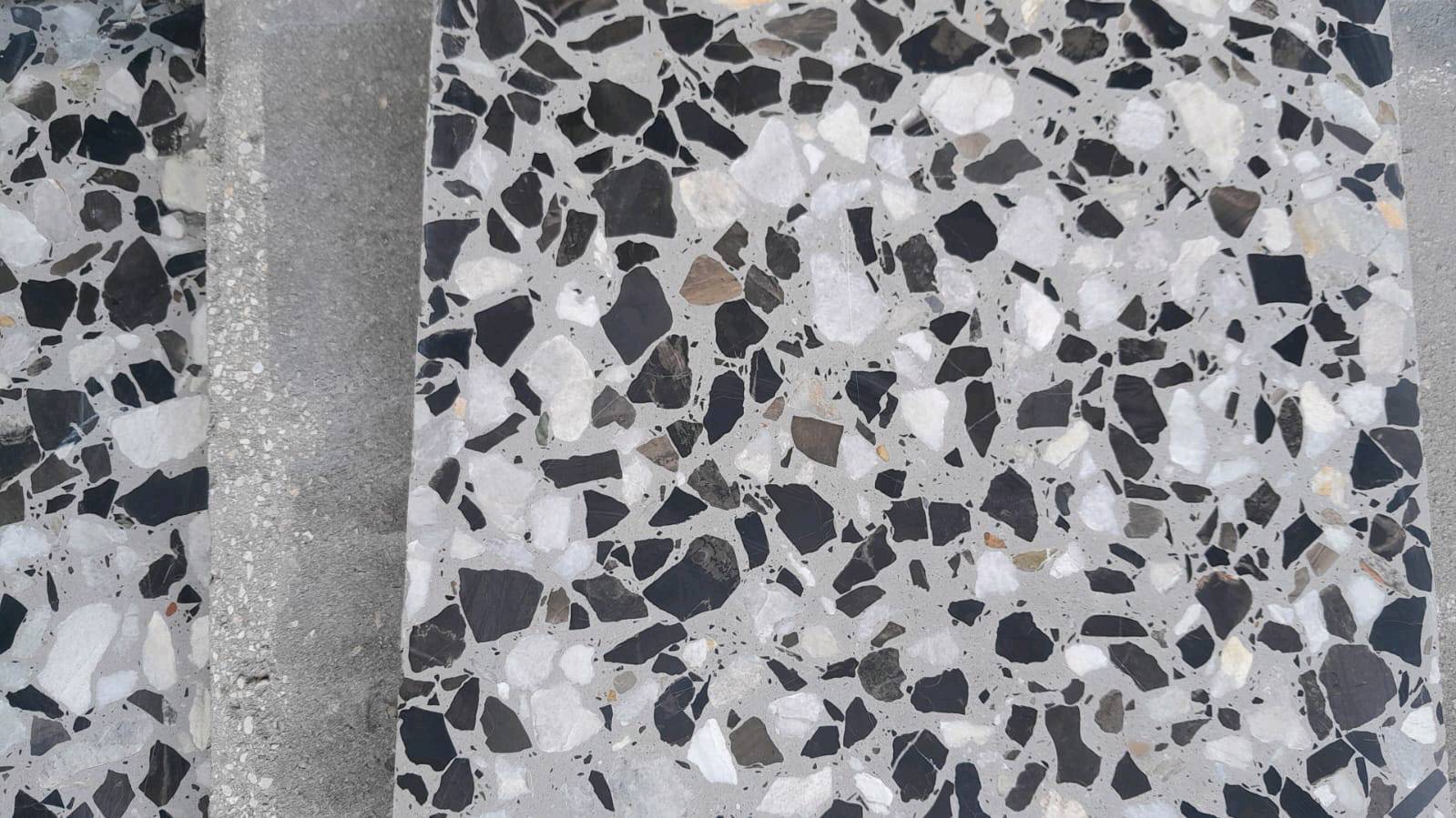 ​🌙 [معمل الماس ] يهنئكم بحلول شهر رمضان المبارك 🌙
​بيتك محتاج ترتيب قبل العيد؟ حديقتك وسقفك يستاهلون الأفضل! 🏠✨
​لأننا نعرف أن "البيت هو الراحة"، جهزنا لكم أجود أنواع الشتايكر والمقرنص وبقية مستلزمات البناء والديكور الخارجي بأسعار المصنع وبأعلى المواصفات.
​💎 قائمة منتجاتنا (جودة وتحدي):
​✅ شتايكر السطح: قياسات (80×80) و (60×40) - عزل وقوة ومتانة.
​✅ الأناقة السداسية: شتايكر ملون سداسي يغير شكل الحديقة.
​✅ المقرنص والرصيف: أشكال وألوان تناسب ذوقك.
​✅ الكاشي والموزاييك: تشكيلة واسعة من المرمر والكاشي الفاخر.
​✅ لمسات الحديقة: مصاطب مريحة، سنادين مودرن، و "لاين" حدائق مميز.
​✅ الأساسيات: بلوك وسواقي بكل القياسات.
​🔥 عرض "خير رمضان" الخاص 🔥
​بمناسبة الشهر الفضيل، نعلن عن عرضنا الخاص لكل الحجوزات خلال شهر رمضان:
​ على طلبيات المقرنص والشتايكر.
🎁 
​📍 العنوان: بغداد - الكماليه
​[معملنا.. حيث تجتمع الجودة مع الأمانة]