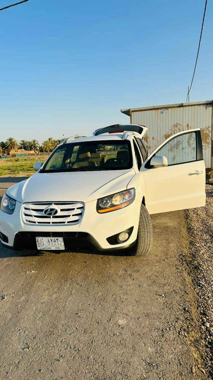 سلام عليكم..
سنتافي 2011..خليجي 
مكينة V.6  مبدلة جديدة 

السيارة فول موصفات بيه بارد يم قبق الجنطة شي بسيط والباقي كفالة بدون صبغ رقم بغداد باسمي السعر 162 بيه مجال                ***********
