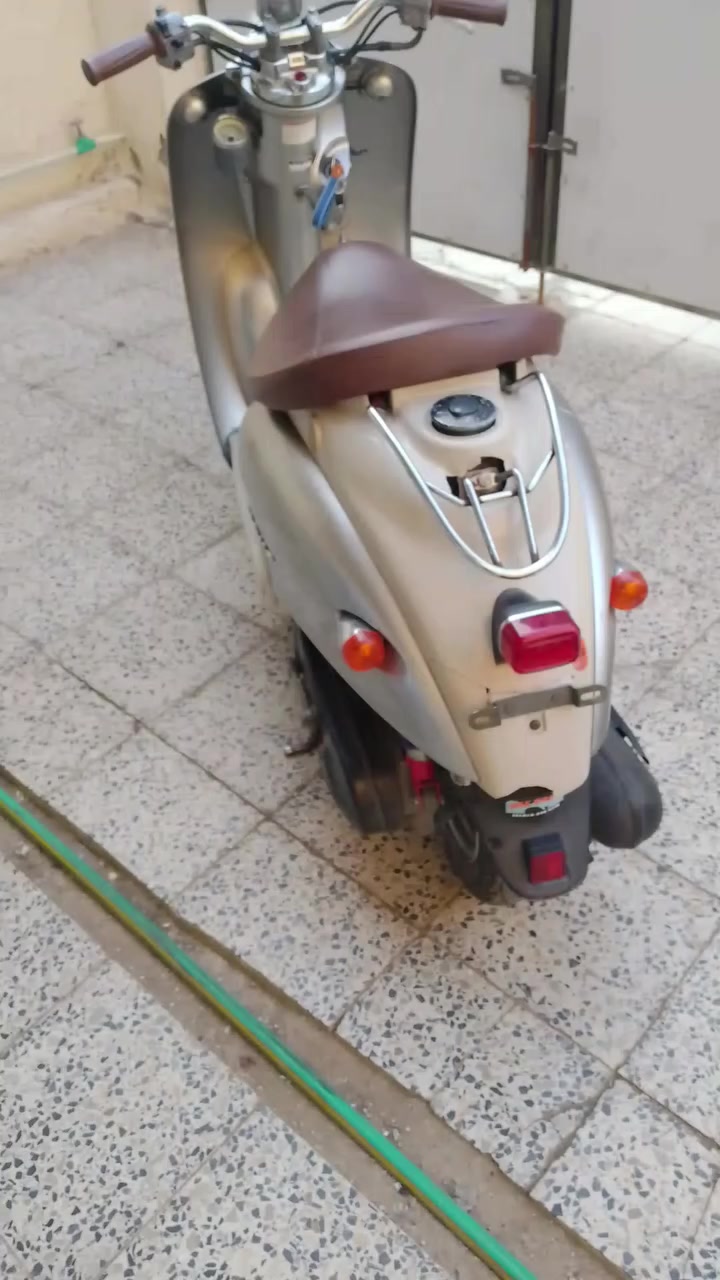 السلام عليكم دراجه مصريه للبيع رمبه الدراجه برغي مامفتوح بيه كهربائيات شغاله كلشي شغال بيه شلعه ومعدل دراجه نشطه السعر 400وبيه مجال المو شراي لايتعبني


**إذا كنت صاحب هذا الإعلان وتريد حذفه لأي سبب، رجاءا أرسل رسالة إلى الدعم الفني**