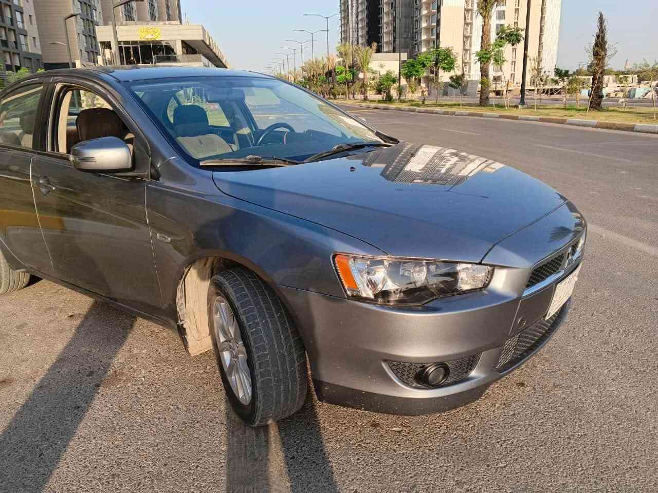 السلام عليكم 
لانسر قرش ٢٠١٦ خليجي السيارة مكفولة وجاهزة من كلشي محرك ١٦٠٠ 
ومكفولة من الصبغ 
السعر 113 وبيها مجال 
 مكان السيارة بغداد حي الجهاد 
***********

