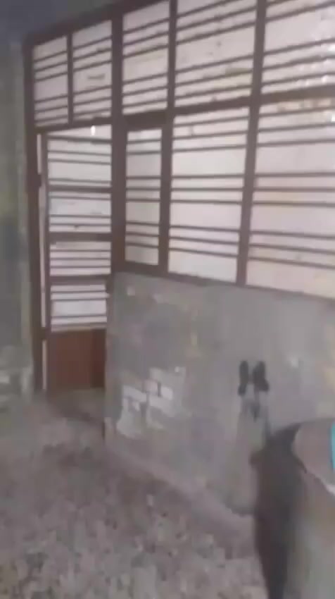 دار للبيع زراعي (خلفي) مساحة 150م طابقين
الطابق الاول يحتوي على استقبال ومطبخ وغرفتين وصالة كبيرة وملحقات 
الطابق الثاني يحتوي على اربع غرف  غرفة وحدة كاملة الباقي بعدة بدون............ 
خدمات كاملة كهرباء مجاري تبليط انترنت 
في منطقة الكفائات شارع 50  (اتصل ما متواجد على فيس) 
*********** اتصال 
*********** واتساب
