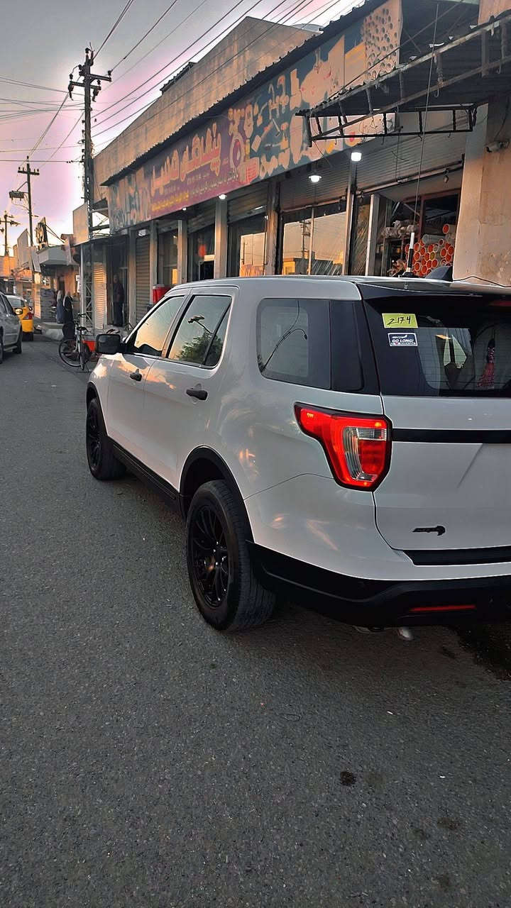 السلام عليكم فورد اكسبلورر بوليسي 2018
الضرر فقط دعاميا 
وبيها شبر بارد بل جاملغ السائق 
وبارد بل صندوك هم شبر
التيربو بي خللل يحتاج تبديل أو صيانه
3 قطع تبريد الخلفي مغلي
صندوك كهربائي ماغي
تحكم ستيرن
شاشه عطلات
كاميرا
كشن سائق  كهربائي
فور ويل
7راكب
تايرات جبلي
صدر جديد
محرك 3500توين تيربو


**إذا كنت صاحب هذا الإعلان وتريد حذفه لأي سبب، رجاءا أرسل رسالة إلى الدعم الفني**