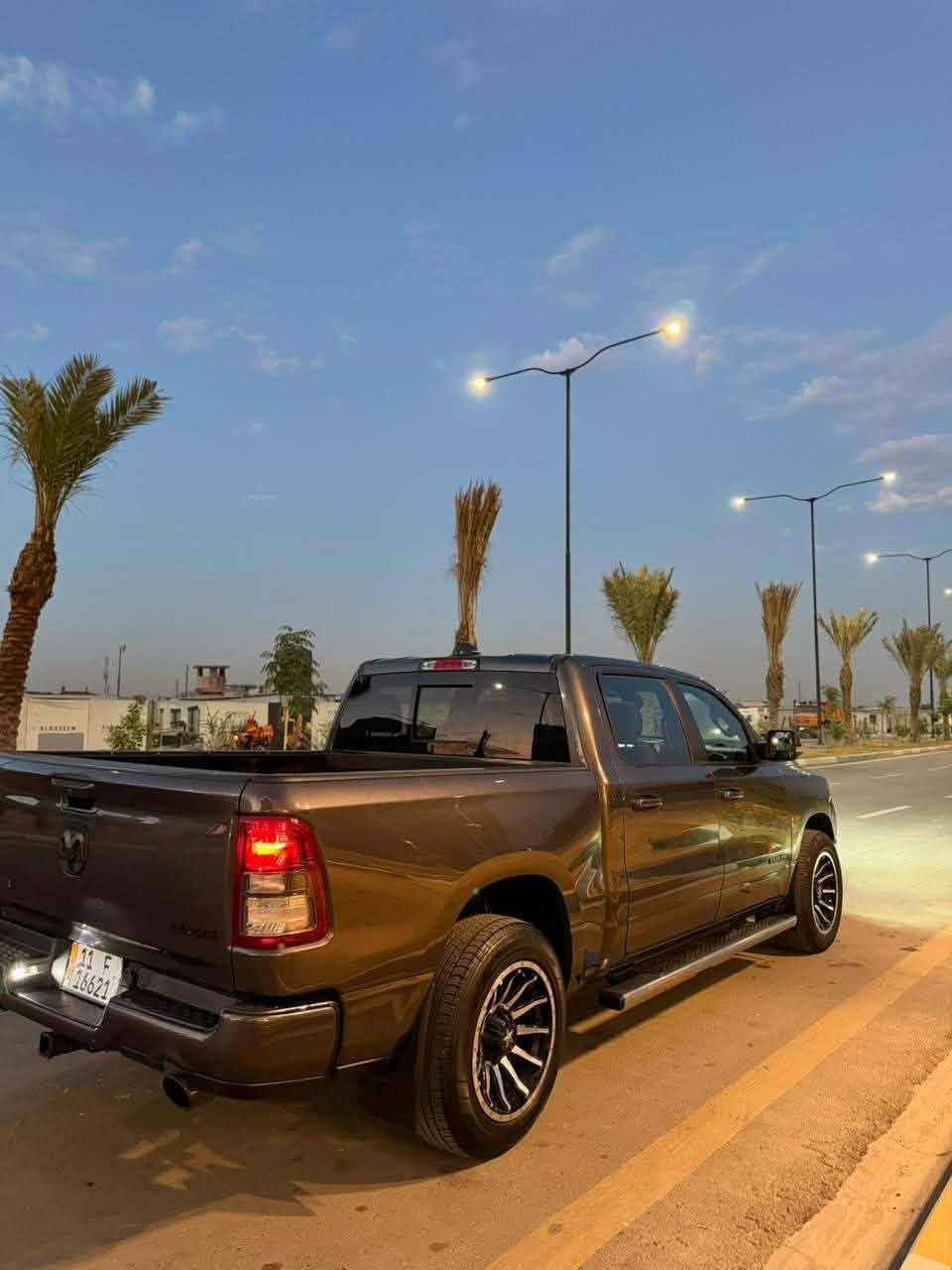 سلام عليكم
دوج رام موديل( ٢٠٢٢ )
8 سلندر 
باب طويل بدي قصير 
حادث موضح بلصور ؟ وبيها جاملغ خلفي مرشوش كلير وتكمه وره سايق بيها ضربه من نزلتها ابو كرين ضربها 
محدث بجم 
تخم تاير جديد 
كير موس 
مكاني بغداد الشعب 
هاذا رقمي خابر ودلل ( *********** )
