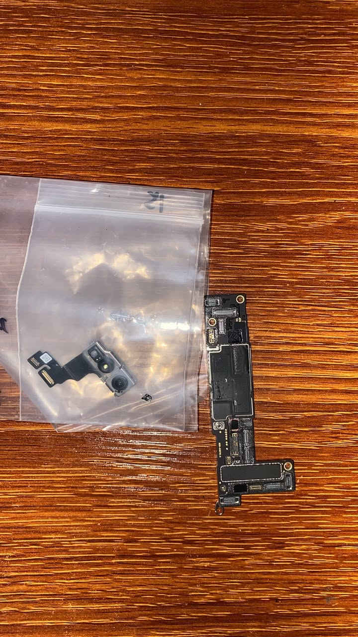 سلام عليكم 
بورد 15 بلاسس 
ذاكره ١٢٨ فيس ايدي وياه 
أبيع على هل حطه لان مفاحصه ماعندي جهاز افحص بيه 
السعر ١٠٠ وبي مجال بسيط 
مكاني كربلاء فندق البارون توصيل موجود كل المحافظات ***********
