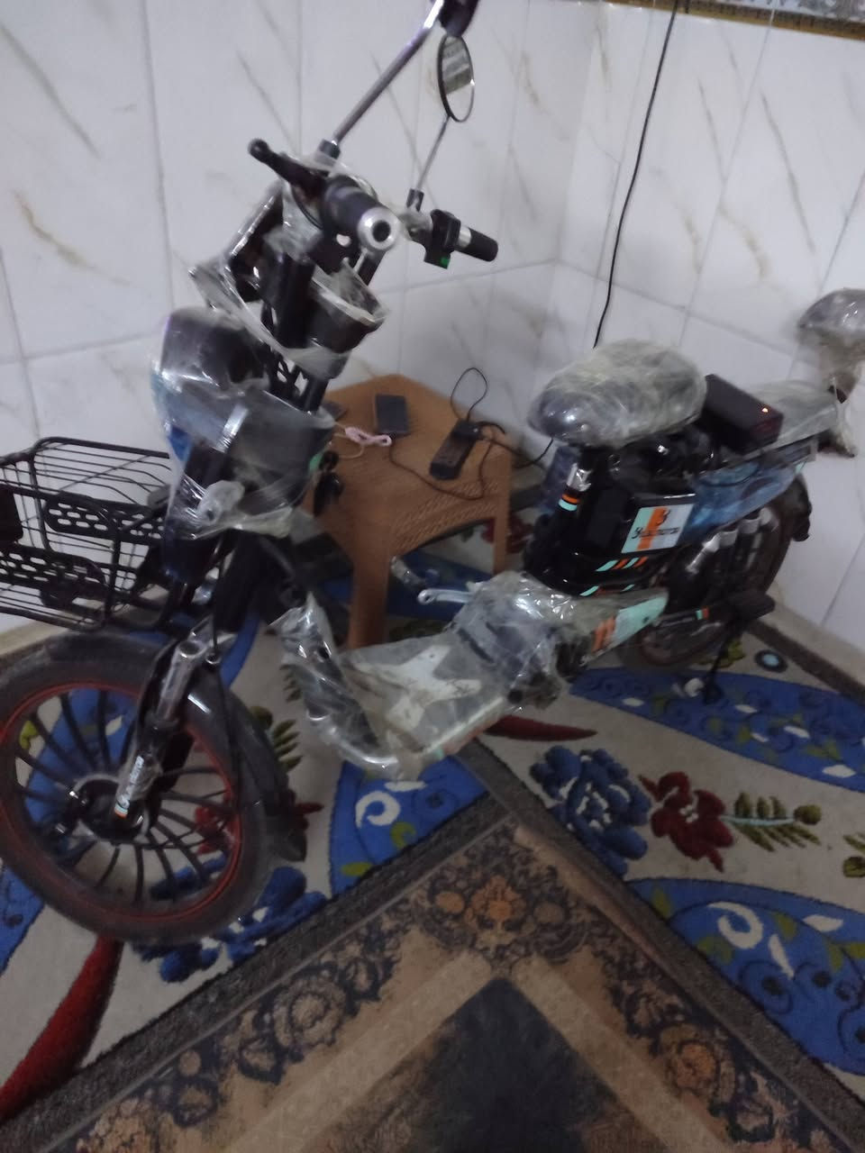 البيع دراجه شحن حجم ٢٠ سعر ٣٠٠ مكاني بغداد مدينه الصدر  *********** مستعجل عله بيعته دراجه جديده مامشيه
