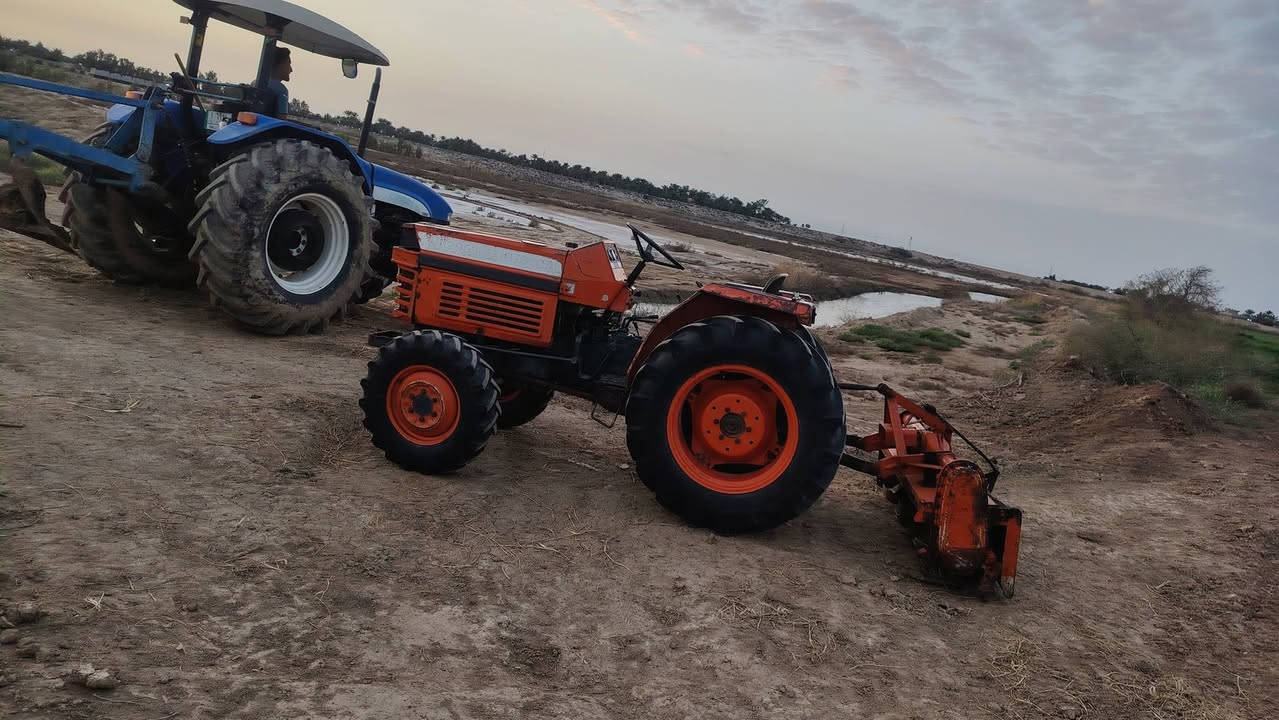 سلام عليكم ورحمة الله وبركاته يوجد للبيع مكينه كابوته مديل ٩٠ مع رفاسه مكينه كله على وضع الشركه محرك كير إكسل هودروليك كله على وضع الشركه نكر سلف تخم تاير جديد الاستفسار على هاذ رقم *********** المكان ديالى الخالص
