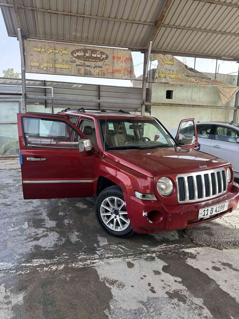 السلام عليكم 
جيب كومباس ليبرتي 
رقم بغداد رباعي
11/4199
سنويه ب اسمي تحويل ثاني يوم 
تفاصيل السياره 
فقط صبغ باب خلف لسائق 
كير مكينه قاعده فيوزات ضفيره و كهربائيات و تبريد و باتري و تايرات الكل مبدلهن جدد ب لكاظميه السياره صافيه فقط بانزين و شغل و اطلع اي مكان 
السياره سعرهة 110 ورقه 
الي مايشتري لا يعلق اصلا 
مكاني اتواجد 
ب الديوانيه و بغداد 
***********
