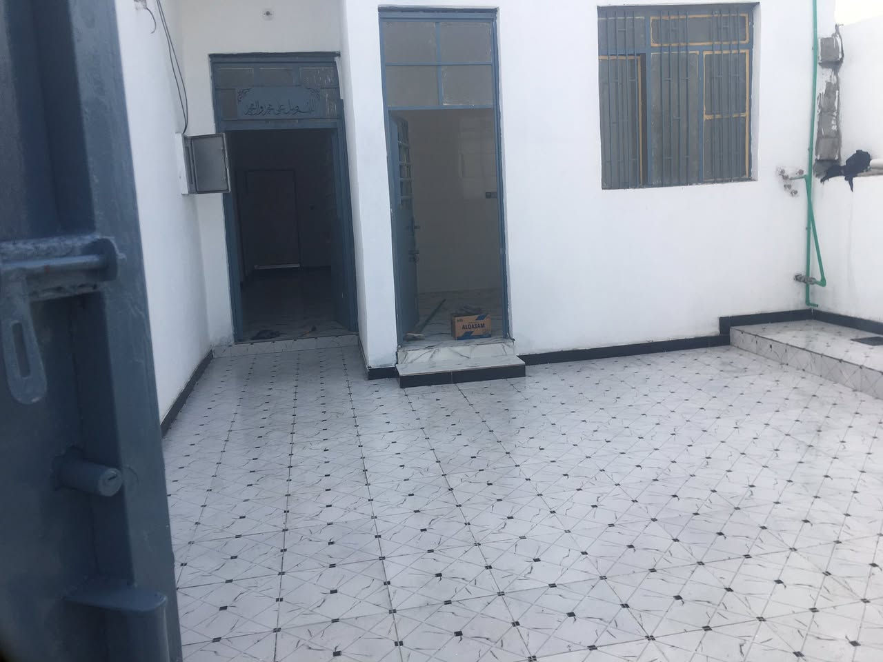 بيت للبيع حي الشهداء بشارع باسم الحلاق بل زراعي مساحه 200متر  اتصال ***********/ ***********
