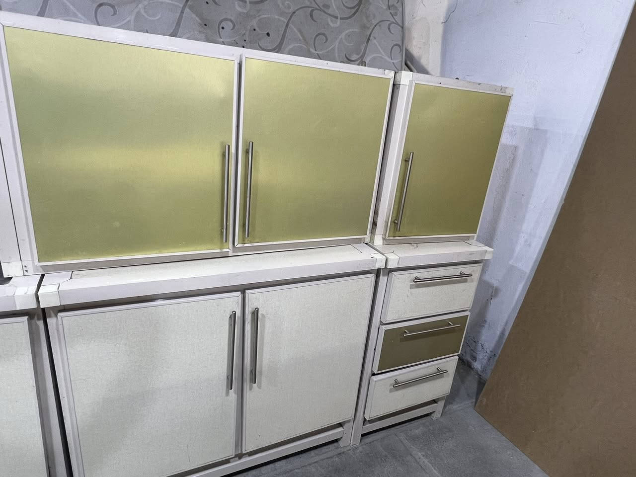 كاونتر للبيع العنوان السيدية الهاتف ***********السعر 350 وبي مجال 5 قطع
