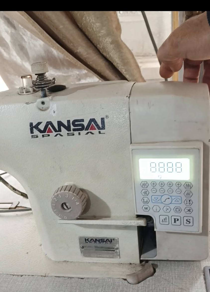 مكينة كانساي صناعية فول اوتوماتيك نظيفة كانت شغالة بصورة جيدة حولناها من مكانها الى مكان ثاني في البيت شغلناها ماتشتغل احنا مانعرف الها وما عدنا احد ياخذها للتصليح فقررنا نبيعها على حالتها الي تفيده يجي يشوفها وياخذها السعر 200 الف مكاني الشعلة
علما اشتريناها قبل خمسة اشهر ب(350) الف


**إذا كنت صاحب هذا الإعلان وتريد حذفه لأي سبب، رجاءا أرسل رسالة إلى الدعم الفني**