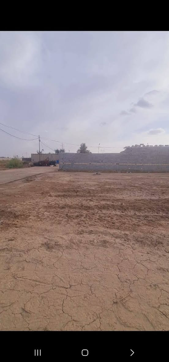 السلام عليكم قطعة للبيع مساحة 320متر مربع الوجه 16 صايره بالمجمع القريب على الأمام تبليط وماء و كهرباء سند زراعي 25 مداور ثاني يوم للاستفسار ***********
