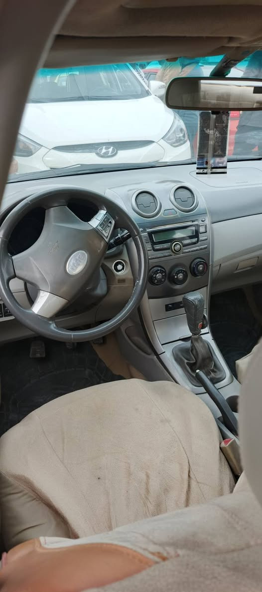 سلام عليكم
للبيع سياره بي واي دي G3 موديل 2013 مصفره هيأه وغرامه تحويل نفس اليوم كفاله كير ومكينه  جديد داخل السياره نضيف جدن  مكان الحلة 52 وبيه مجال***********
