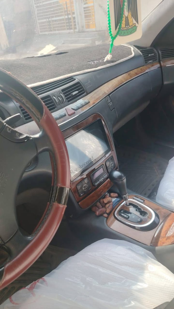 السلام عليكم مارسدس موديل 2005 سياره كارتون شرط حديده سياره كامله تبريد حداده تخم تاير مكينه السياره جاهز ***********  حديده حديده اتصل وبخدمتك
