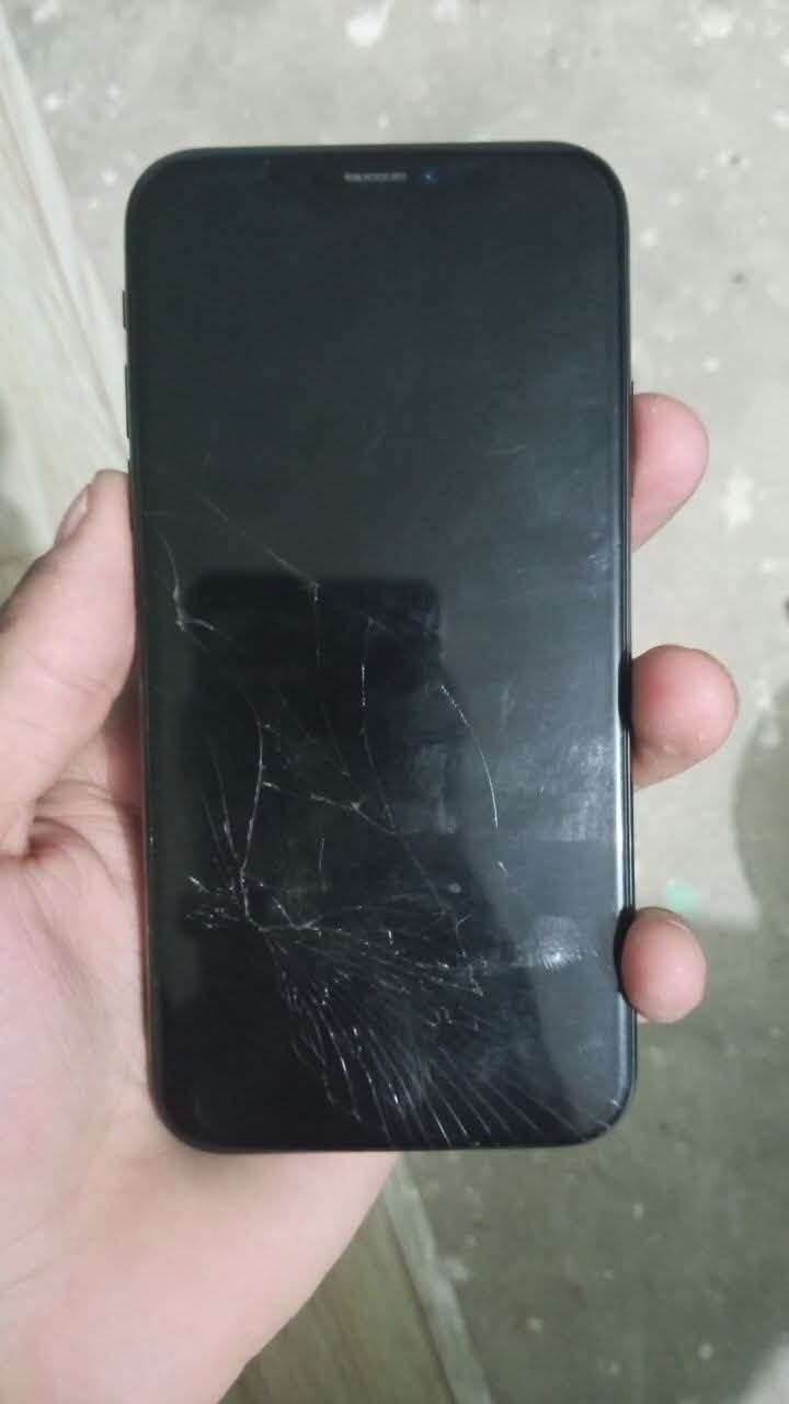 السلام عليكم  ايفون iPhone X العادي بس شاشه بيه كسر وبطاريه مبدله مكاني الزعفرانية السعر خاص🙋🏻‍♂️وهاذ رقمي ‭***********‬
